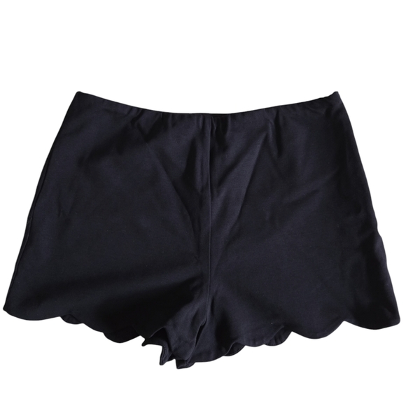 Aqua Pants - Aqua Black Shorts with Scallop border size L